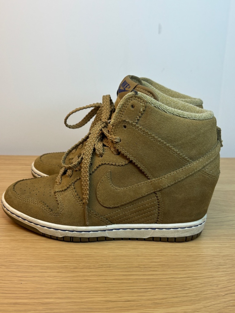 Nike Dunk Sky High Woman’s 7 Tan Suede Hidden Wedge Sneakers